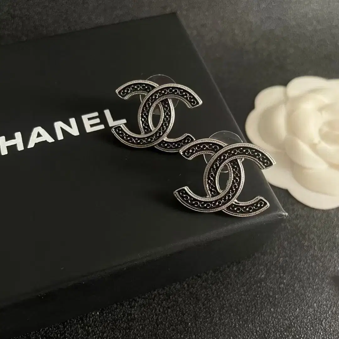 샤넬 더블 c 귀걸이 Chanel 인증서 선물세트 있음